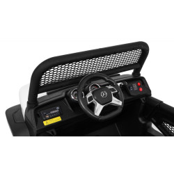 Pojazd Mercedes BENZ UNIMOG Biały