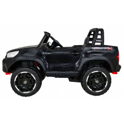 Pojazd Toyota Hilux Czarna