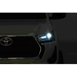 Toyota Hilux na akumulator dla dzieci Biały Pickup + Napęd 4x4 + Pilot + 2 bagażniki