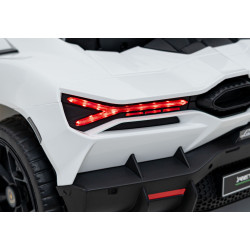Pojazd Lamborghini Revuelto Białe